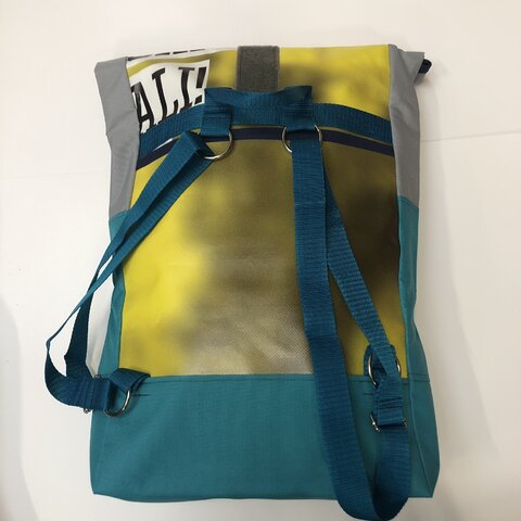 Batoh z banneroviny Paměť národa 11