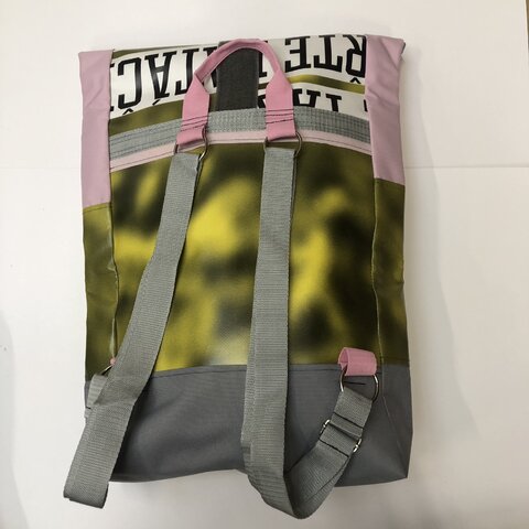 Batoh z banneroviny Paměť národa 19