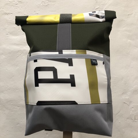 Batoh z banneroviny Paměť národa 2