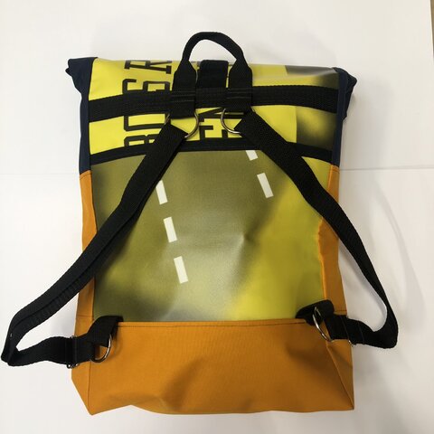 Batoh z banneroviny Paměť národa 4