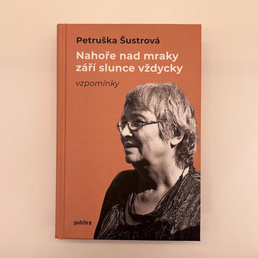 Nahoře nad mraky září slunce vždycky