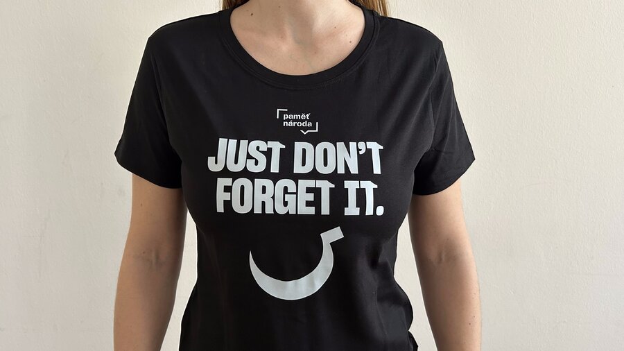 Triko Just don't forget it - Srp a kladiva