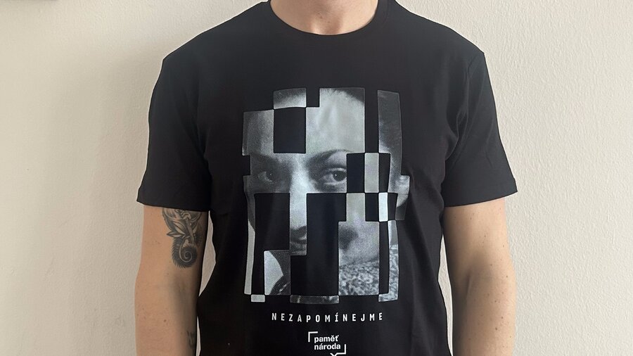 Triko Glitch - Anna Hyndráková