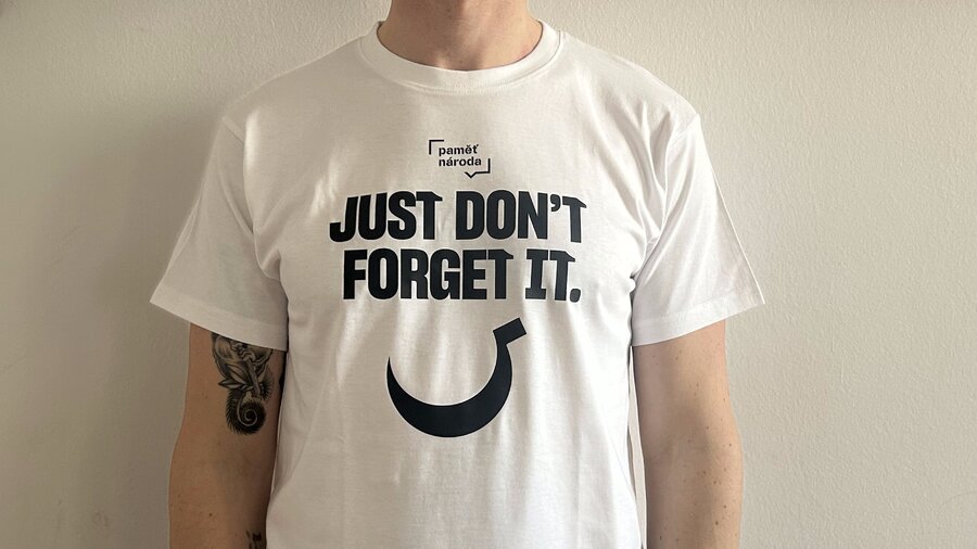 Triko Just don't forget it - Srp a kladiva