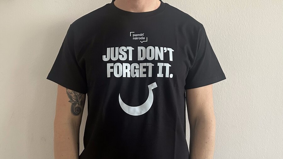 Triko Just don't forget it - Srp a kladiva