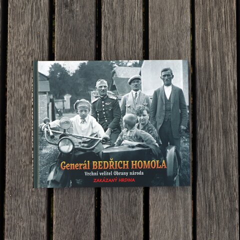 Generál Bedřich Homola, vrchní velitel Obrany národa, zakázaný hrdina