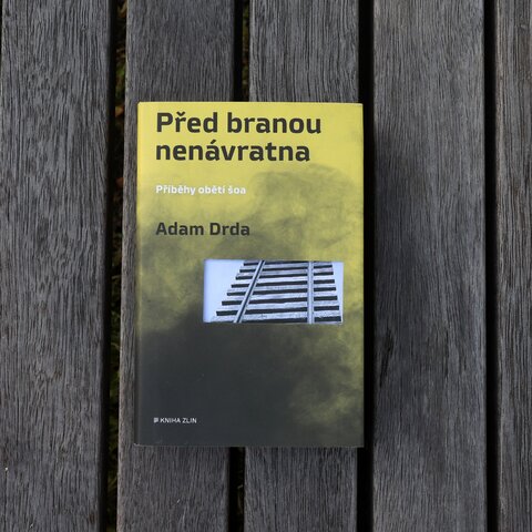 Před branou nenávratna, Příběhy obětí šoa